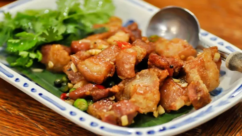 100g thịt heo bao nhiêu calo? Ăn thịt heo có tốt không?