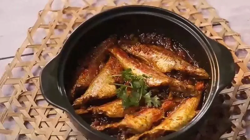 Cách làm cá phèn kho nghệ đậm đà, thơm ngon bắt cơm