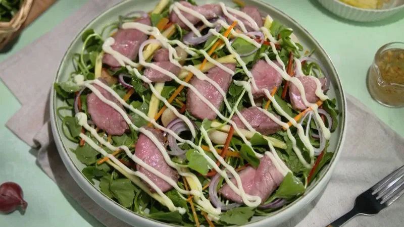 Cách làm salad bò rau má đẹp da, thon dáng, ăn hoài không chán