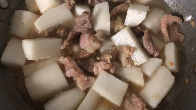 Cách làm thịt kho củ cải thấm mềm, béo bùi đưa cơm