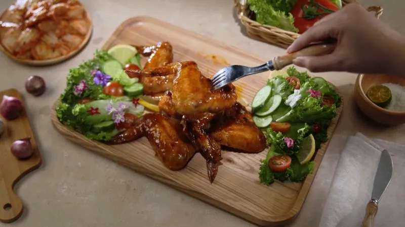 Chia sẻ cách làm cánh gà nướng cay ăn ngon, cả nhà thích mê