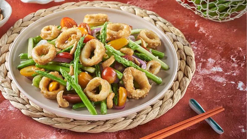 Công thức làm salad mực măng tây giòn ngon, thanh mát