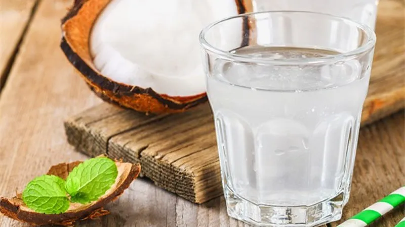 Nước dừa bao nhiêu calo? Nước dừa có giảm cân không?