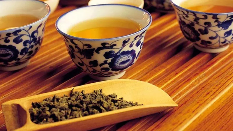 100 ml trà ô long bao nhiêu calo? Uống trà ô long có béo (mập) không?