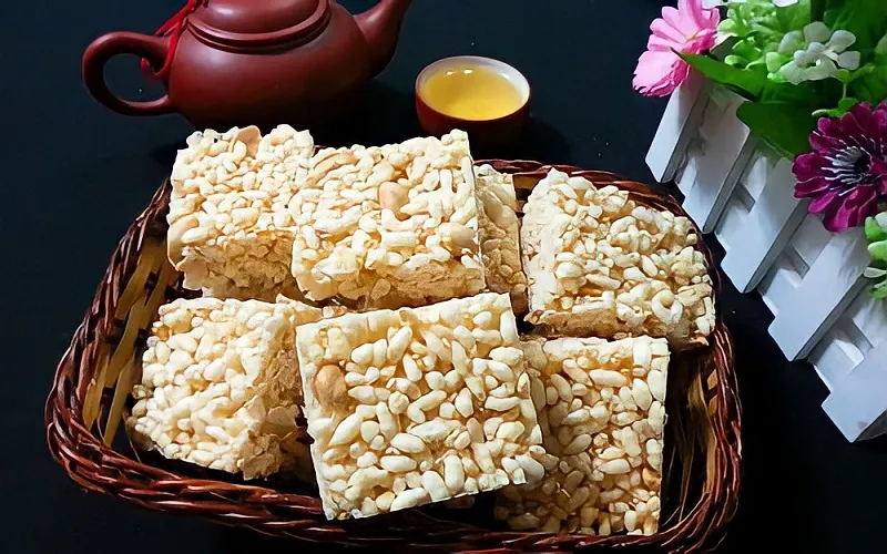 100g bánh cốm gạo bao nhiêu calo? Ăn bánh cốm gạo có béo (mập) không?