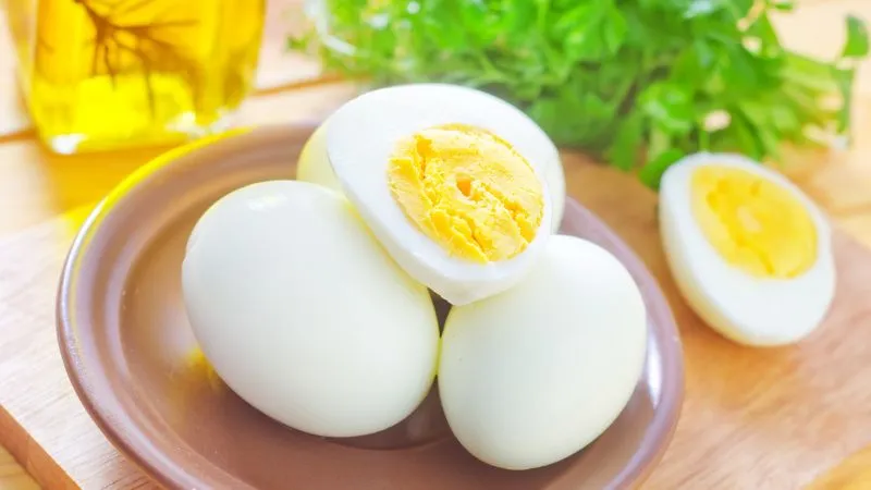 Trứng luộc bao nhiêu calo? Ăn trứng luộc có giảm cân không?